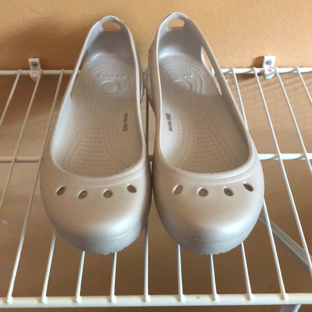 Women’s crocs size 8 slip on baby doll dress/ casual Kadee flats light gray